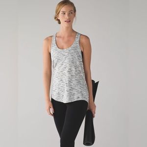 Lululemon Salute the Sun Singlet II Tank Tiger Space‎ Dye Black White Size 4